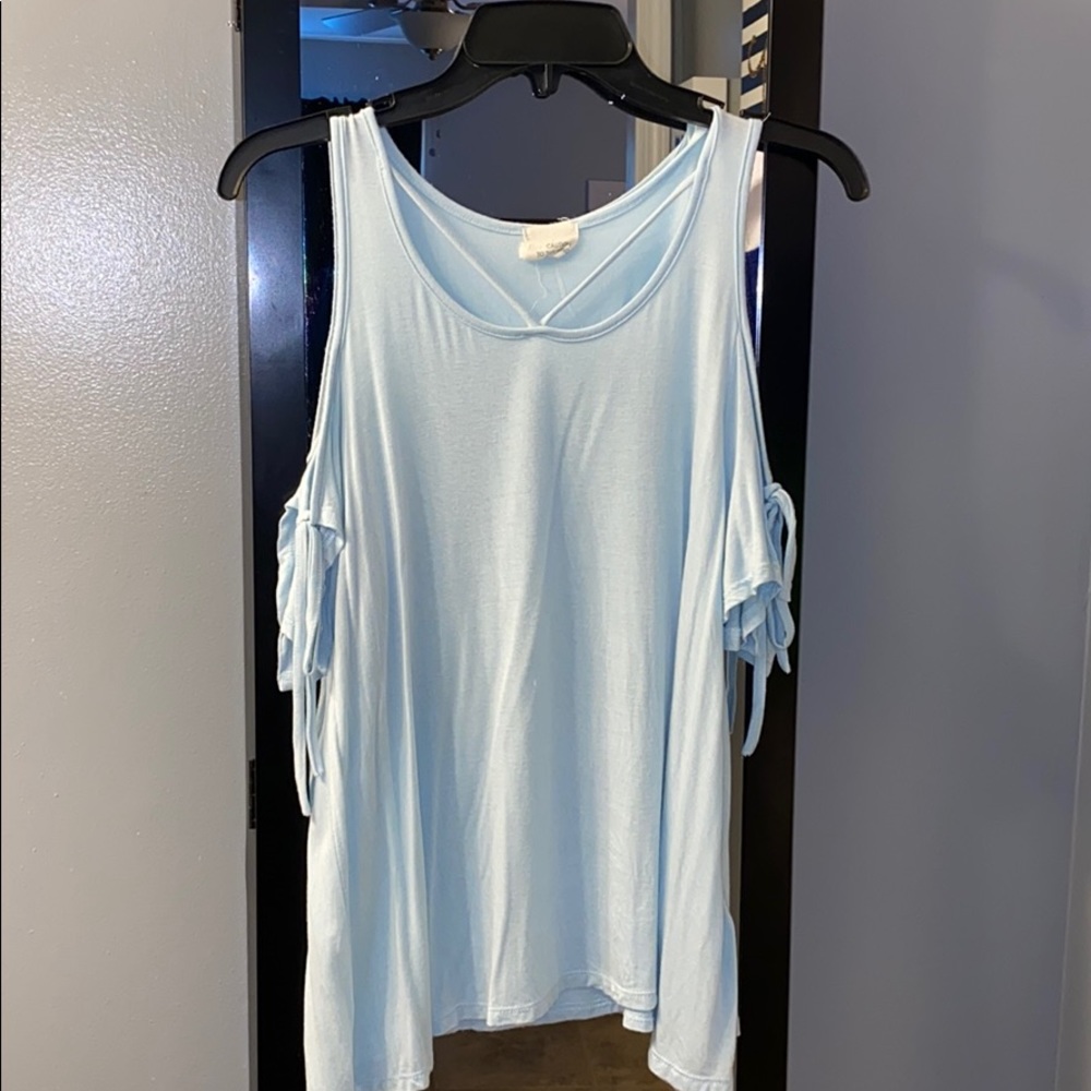Tank Top w/ cold shoulder